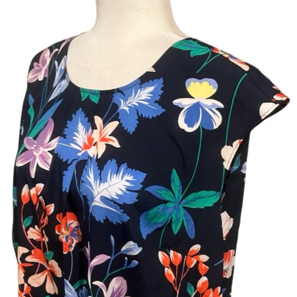 Talbots Spring Floral Back Button Down Blouse Navy Blue Multicolor Size 10 - Picture 2 of 7